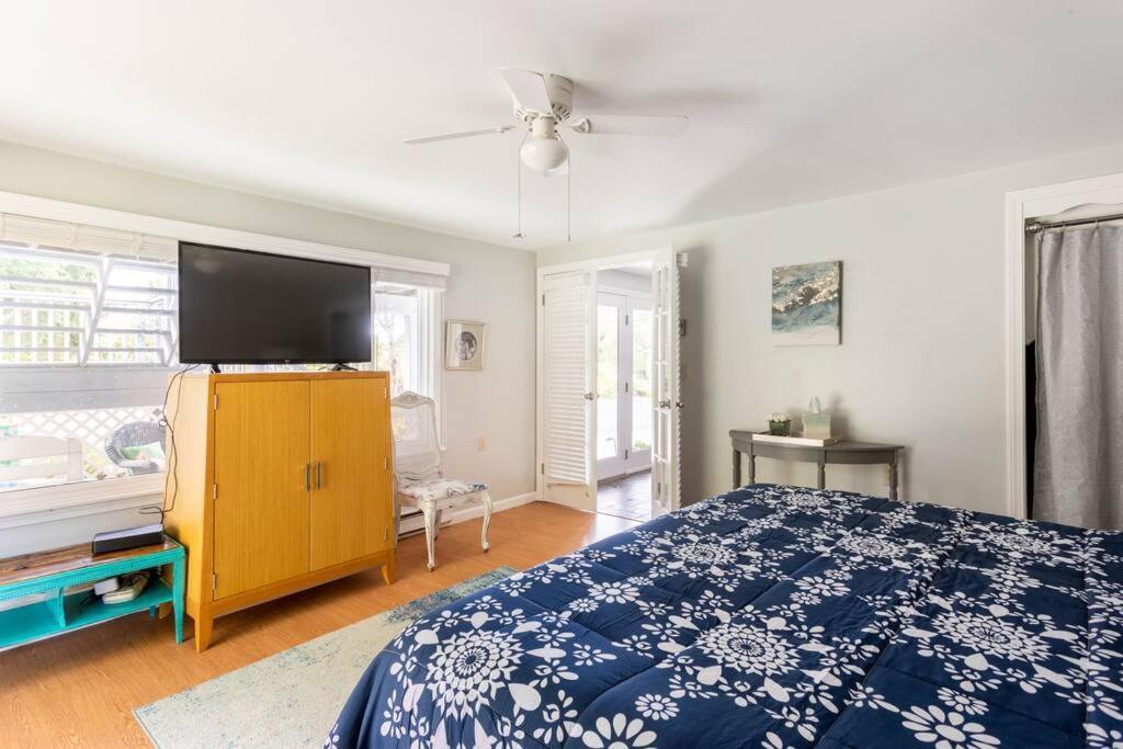 فيلا Unique Retreat With Private Patio, 4 King Beds And Bbq جروتون المظهر الخارجي الصورة