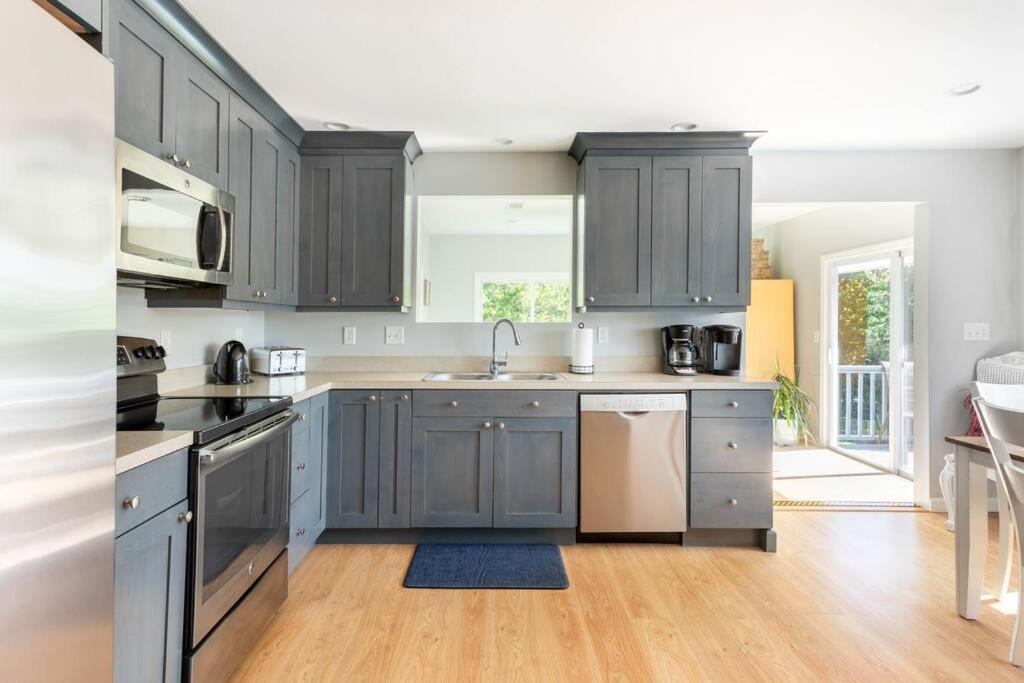 فيلا Unique Retreat With Private Patio, 4 King Beds And Bbq جروتون المظهر الخارجي الصورة