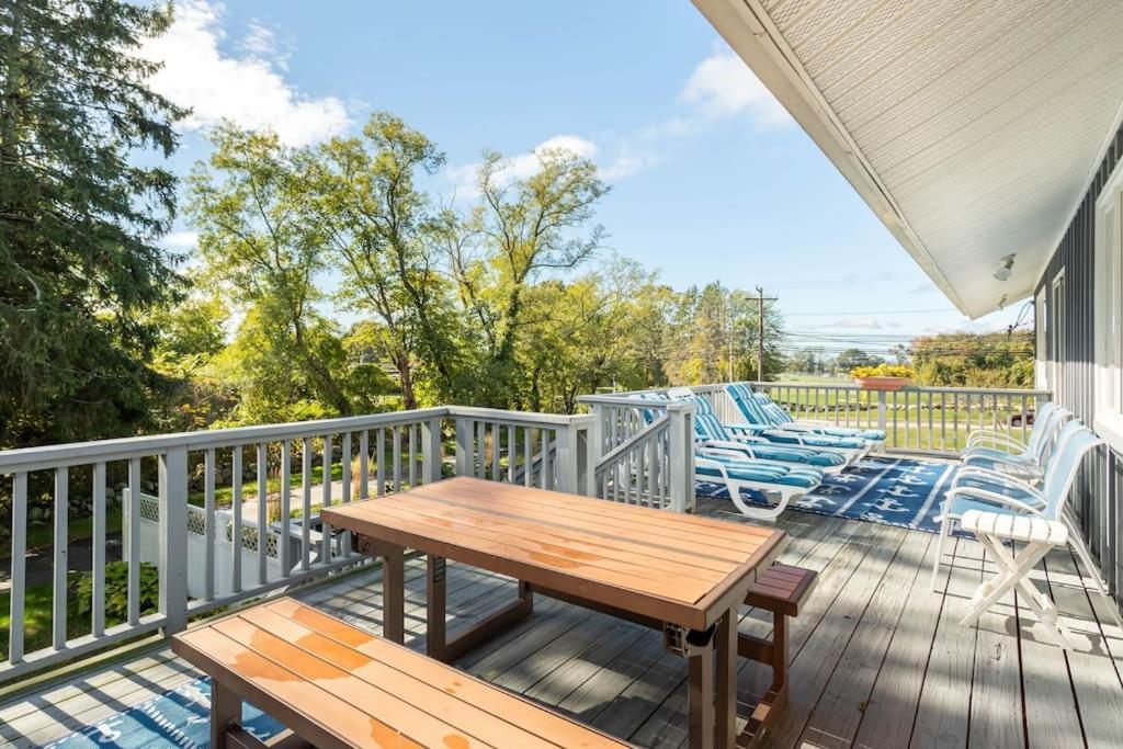 فيلا Unique Retreat With Private Patio, 4 King Beds And Bbq جروتون المظهر الخارجي الصورة