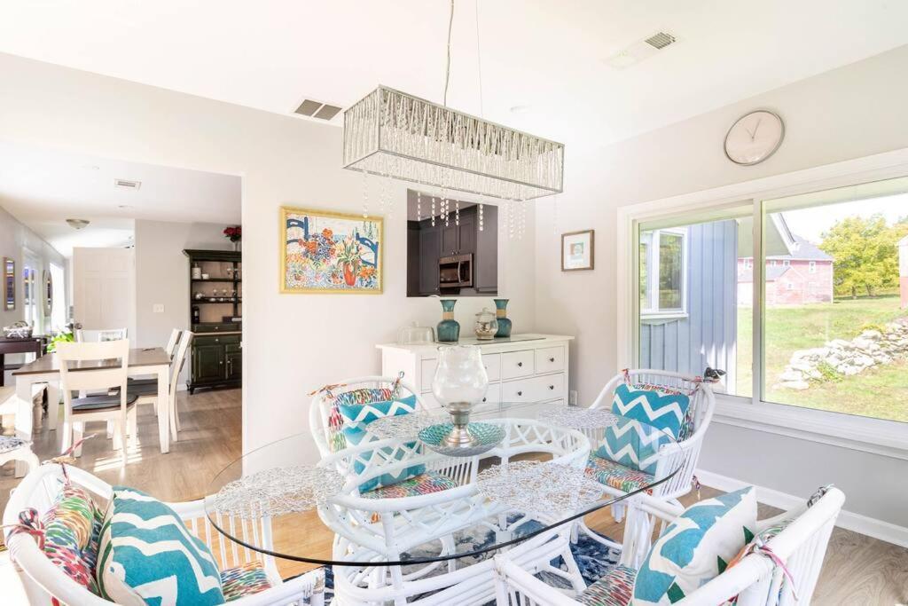 فيلا Unique Retreat With Private Patio, 4 King Beds And Bbq جروتون المظهر الخارجي الصورة